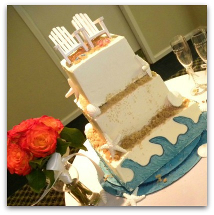 Doesn't this cake just bring the beach to life It's decorated with blue 