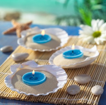 I love the beach theme wedding centerpieces pictured below because they're